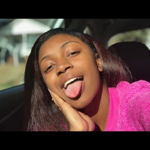 Meet your Posher, Akeena